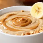 cremiger veganer Bananen-Smoothie mit Erdnussbutter - featured image