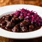 Herbstliches Wildgulasch mit Rotkohl - featured image